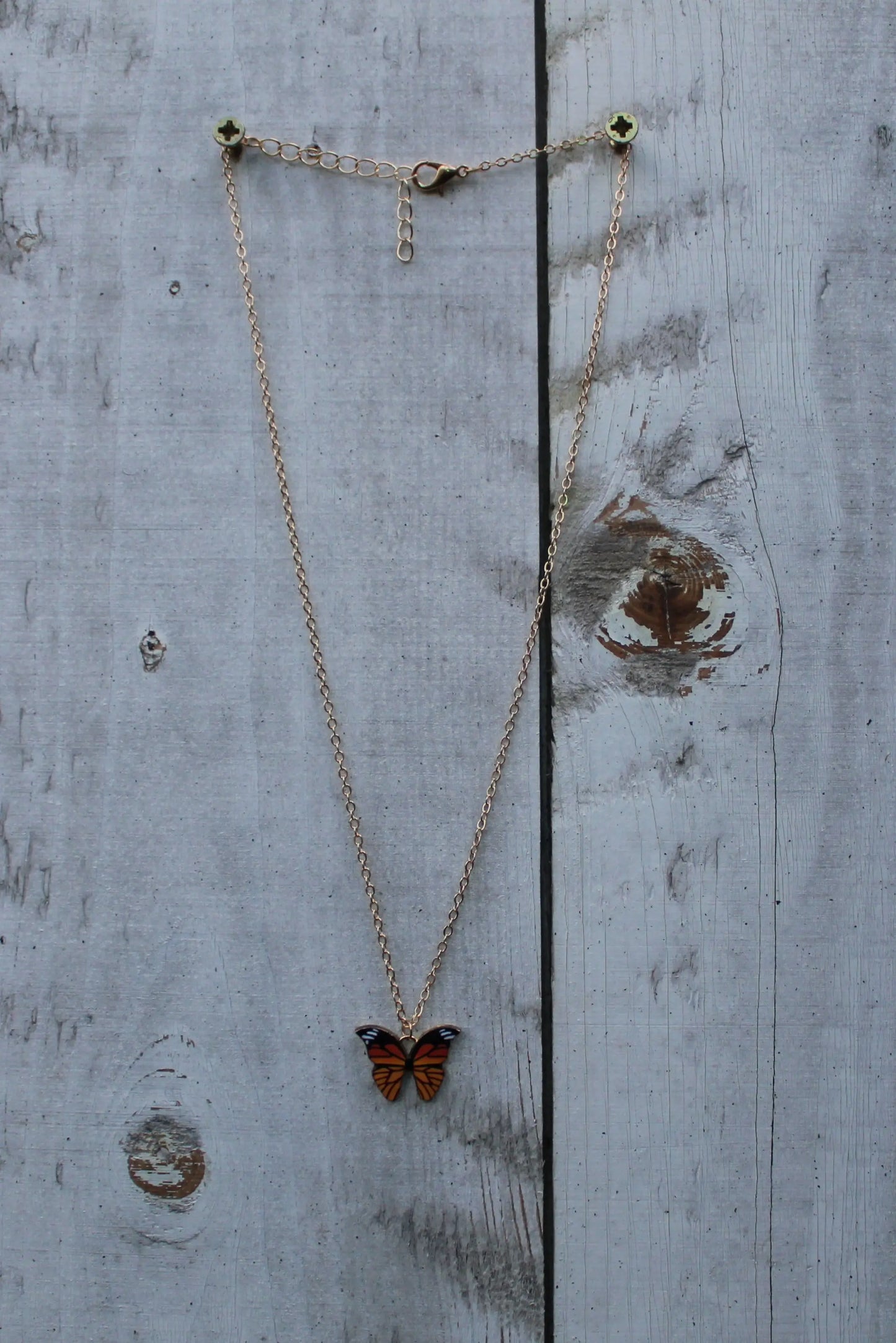 Vlinder Ketting met Symboliek – Rood & Geel Design Sparcle.shop