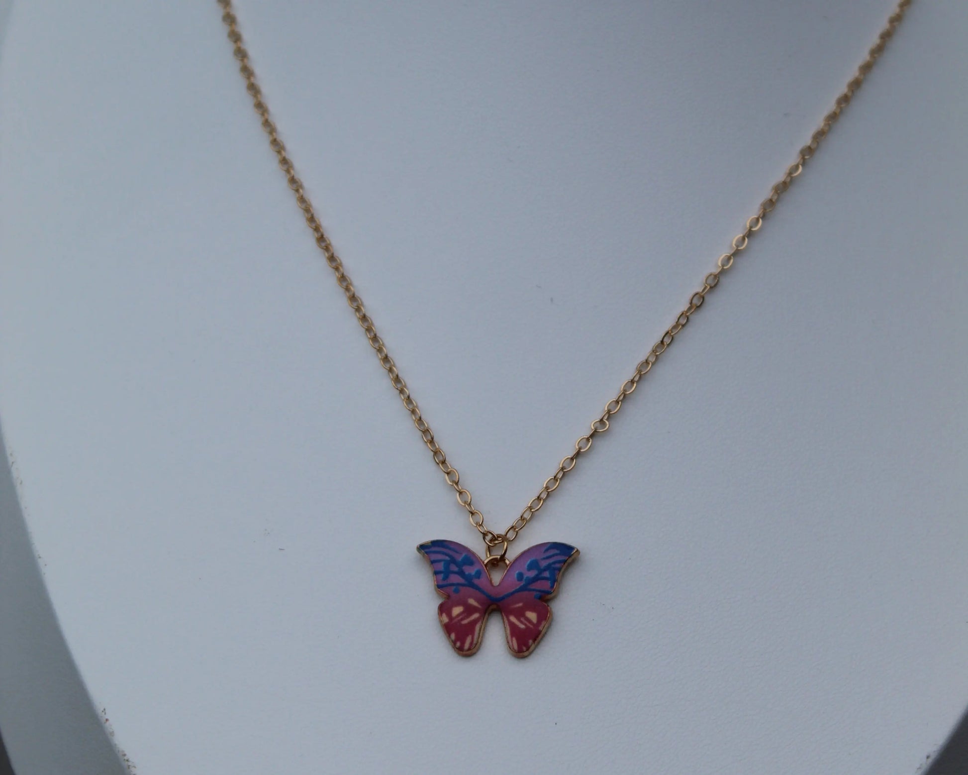 Vlinder Ketting met Symboliek – Paars & Rood Design Sparcle.shop