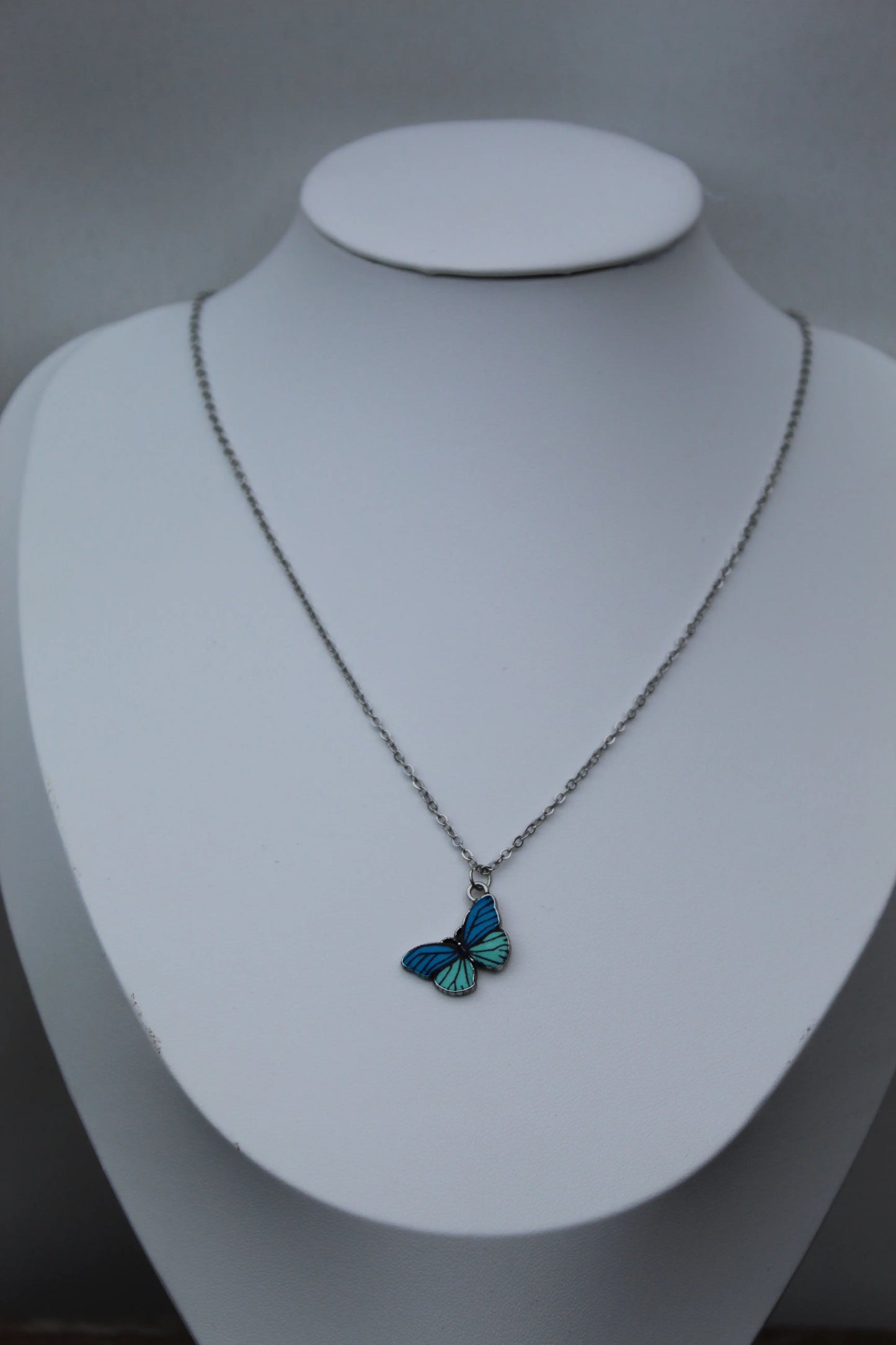 Vlinder Ketting met Symboliek – Blauw & Lichtblauw Design Sparcle.shop