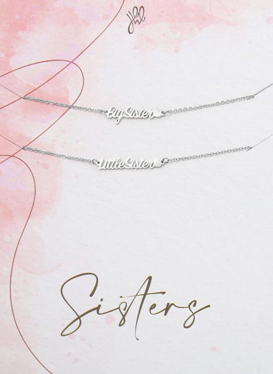 Zilveren Big Little Sister armbanden van stainless steel op kaartje met opschrift Sisters – Yehwang sieraden bij Sparcleshop.